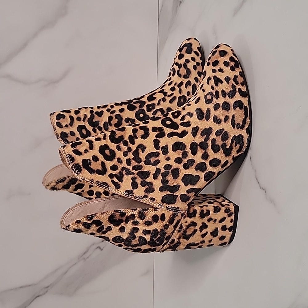 Steve madden womens size 8 Rockstar bootie. Leopard cow hair upper.